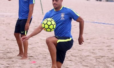 Antônio Bernardo durante treino pela Seleção Brasileira de Beach Soccer