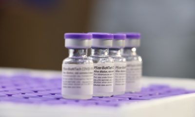 Frascos com a vacina da Pfizer contra a Covid-19