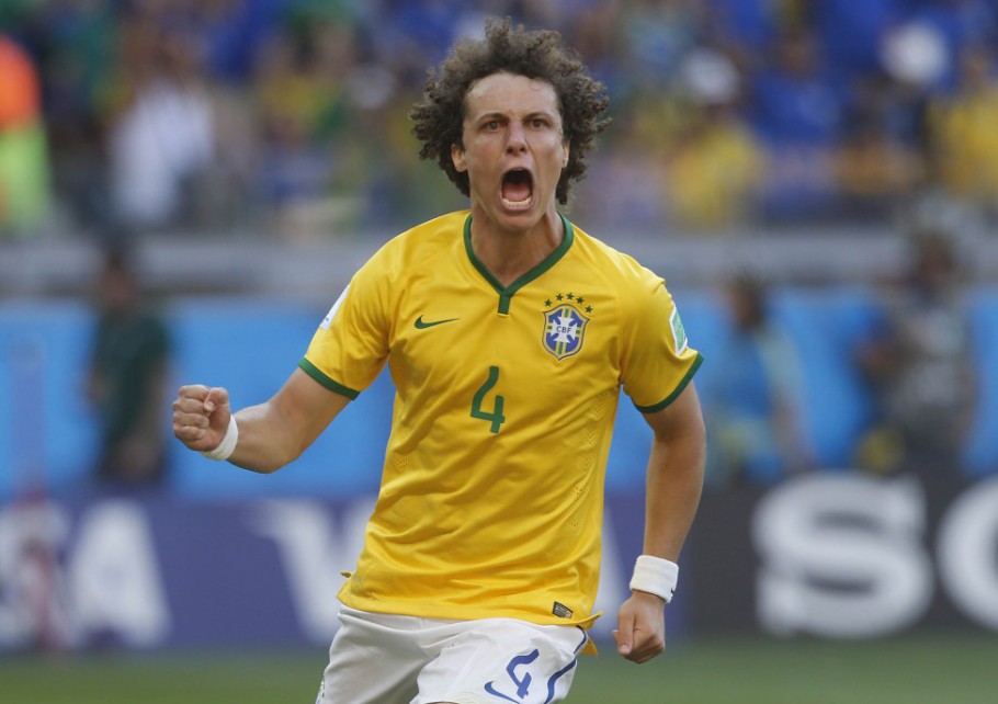 David Luiz com a camisa da seleção brasileira