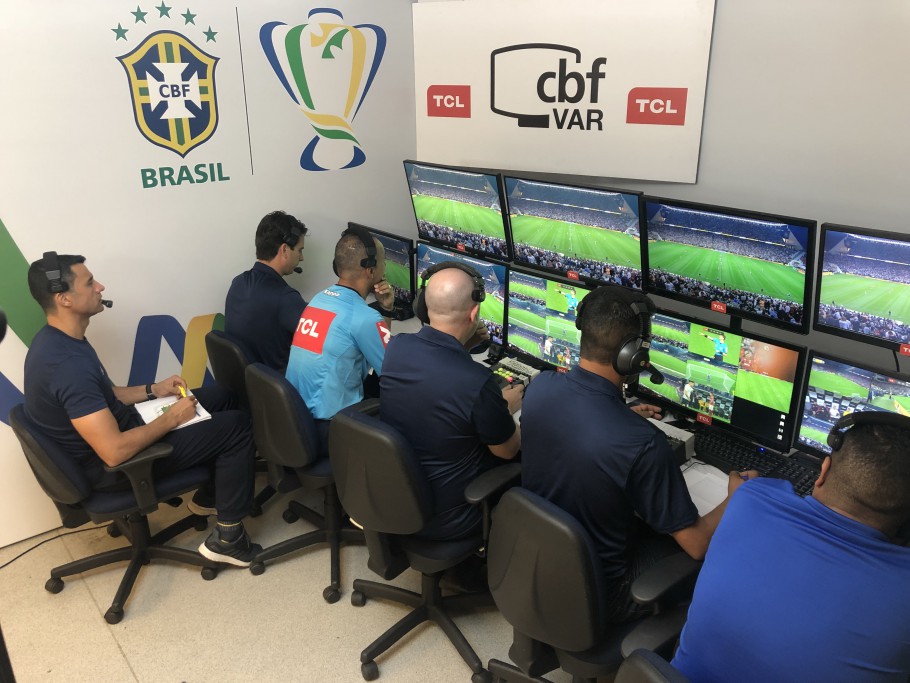 CBF estuda implantar VAR em jogos da Segunda, Terceira e Quarta Divisão do Campeonato Brasileiro