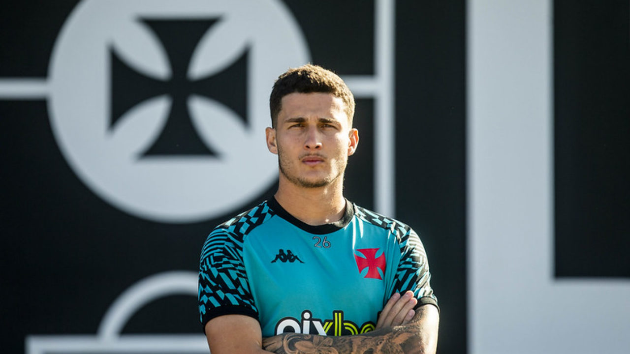 Vasco negocia com zagueiro campeão brasileiro pelo Atlético em 2021 -  FalaGalo