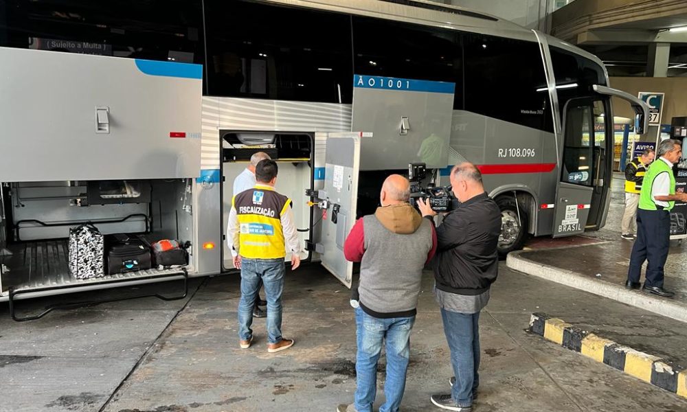 Detro RJ faz operação na Rodoviária do Rio Super Rádio Tupi