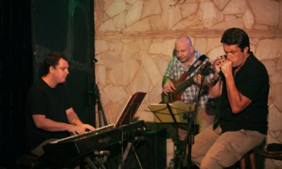 De volta ao Beco das Garrafas, compositor Otaviano Castro se apresenta em Copacabana (Foto: Divulgação)