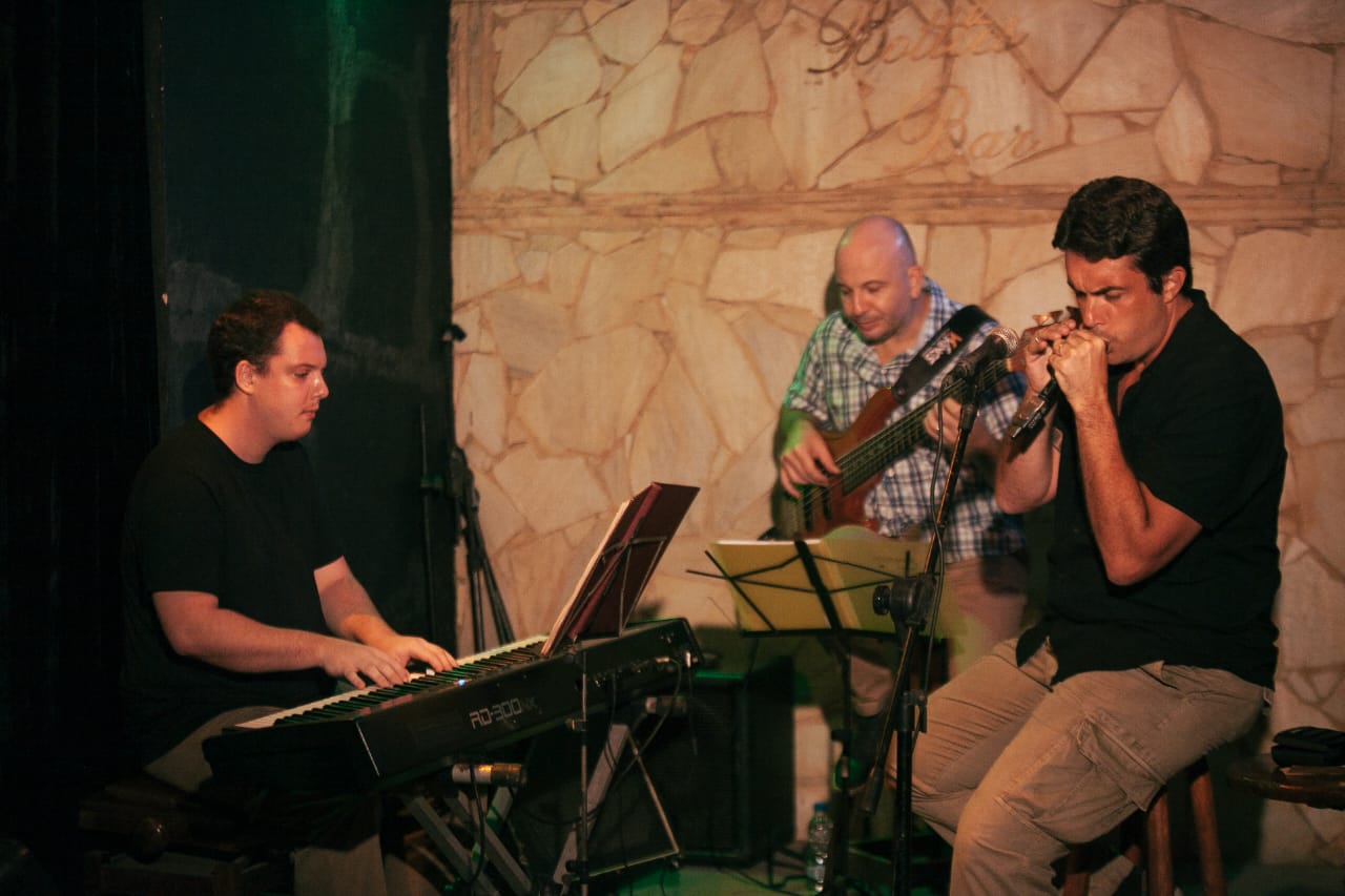 De volta ao Beco das Garrafas, compositor Otaviano Castro se apresenta em Copacabana (Foto: Divulgação)