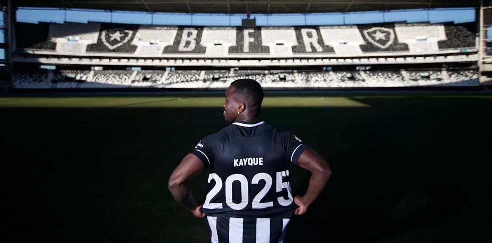 Kayque renova com o Botafogo até 2025