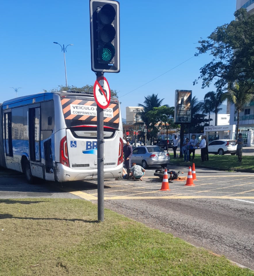 acidente moto e brt no Recreio, próximo à estação Guiomar Novaes