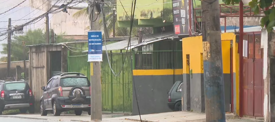 Ciclista fica presa pelo pescoço em cabos soltos em Campo Grande