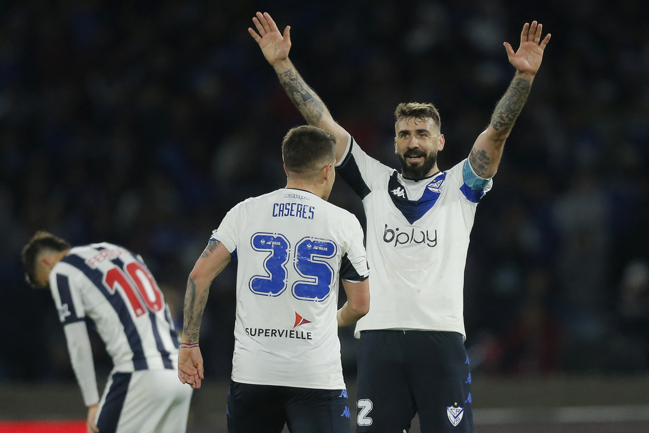 Vélez Sarsfield bate novamente o rival argentino Talleres e pega o Flamengo nas semifinais da Libertadores