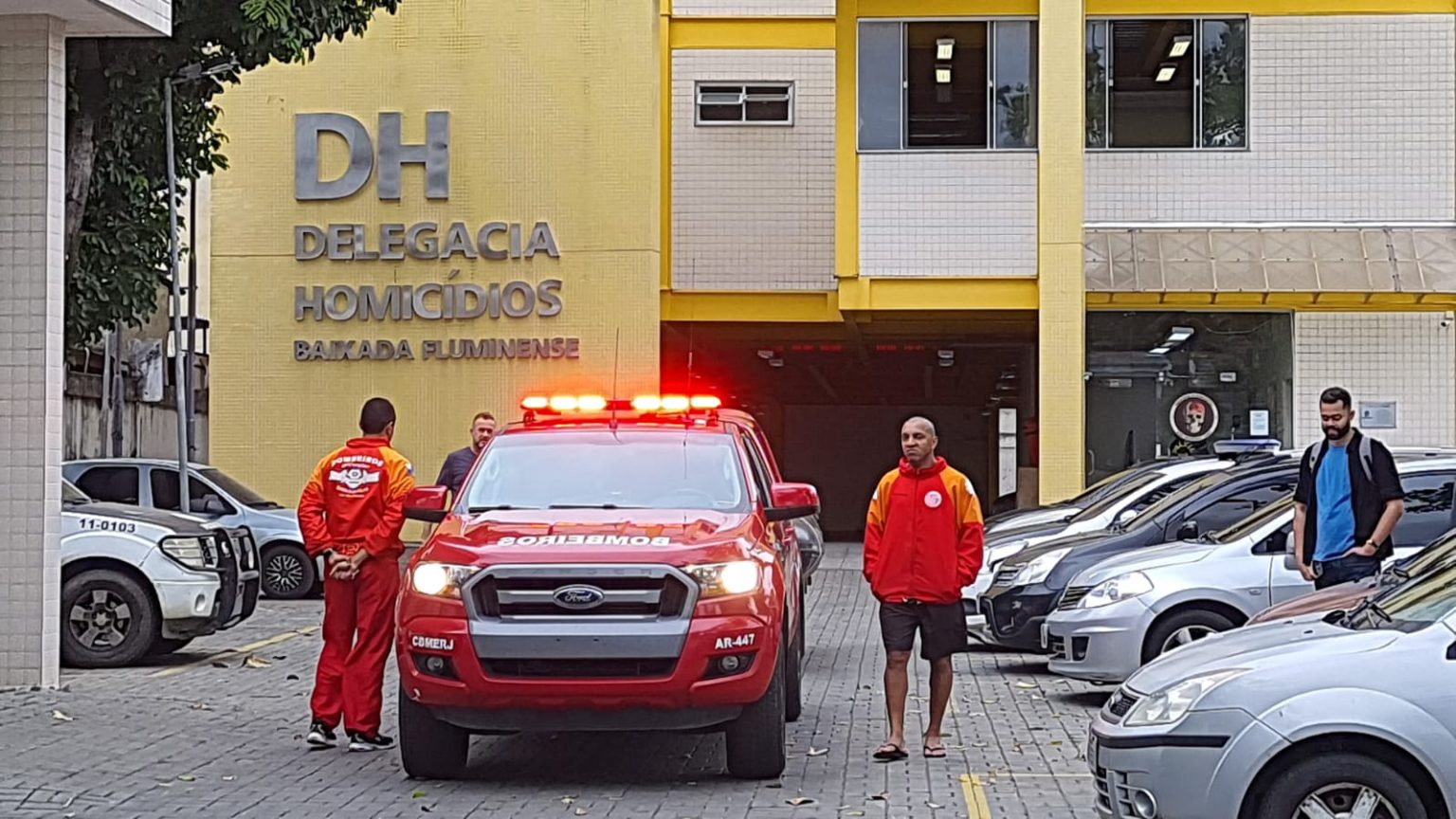 Bombeiros Realizam Buscas No Rio Guandu Para Encontrar Corpos De Jovens Desaparecidos Em Nova 0487