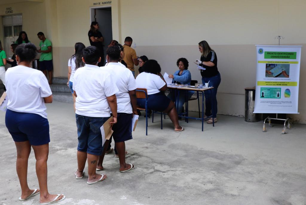 SEAP faz registros de certidões de nascimento de detentos no Complexo de Gericinó (Foto: Divulgação)