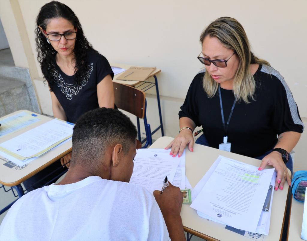 SEAP faz registros de certidões de nascimento de detentos no Complexo de Gericinó (Foto: Divulgação)