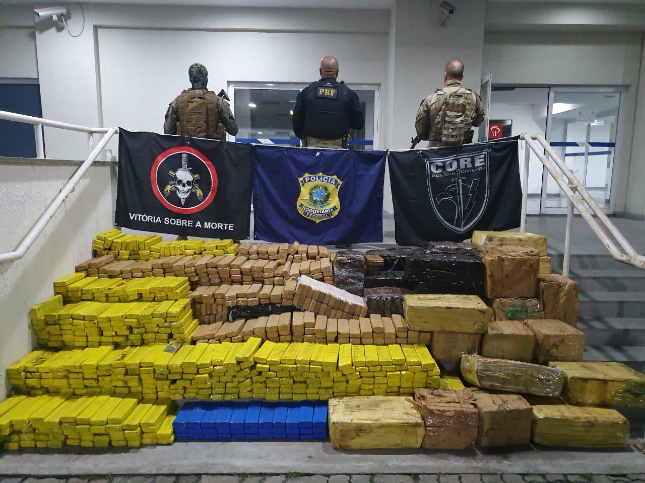 Polícia apreende mais de uma tonelada maconha em operação conjunta na Washington Luiz