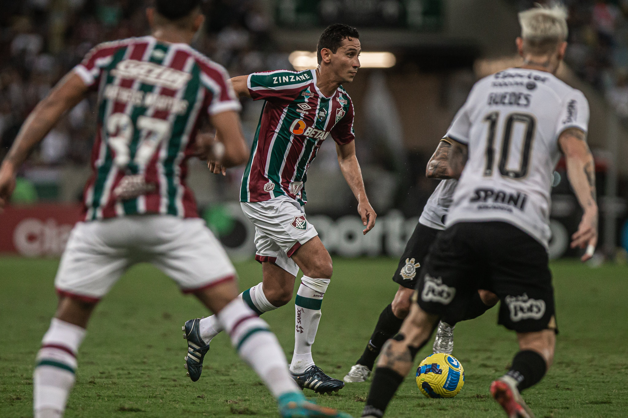 Fluminense e Corinthians se enfrentam nesta quinta-feira