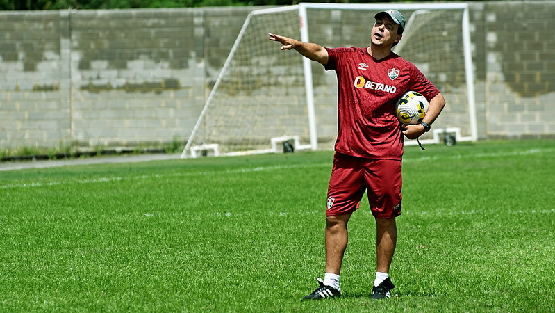 Fernando Diniz no treino do Fluminense