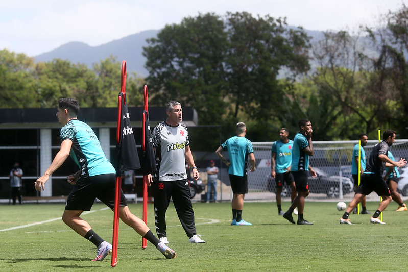 Jogadores do Vasco treinam no CT Moacyr Barbosa