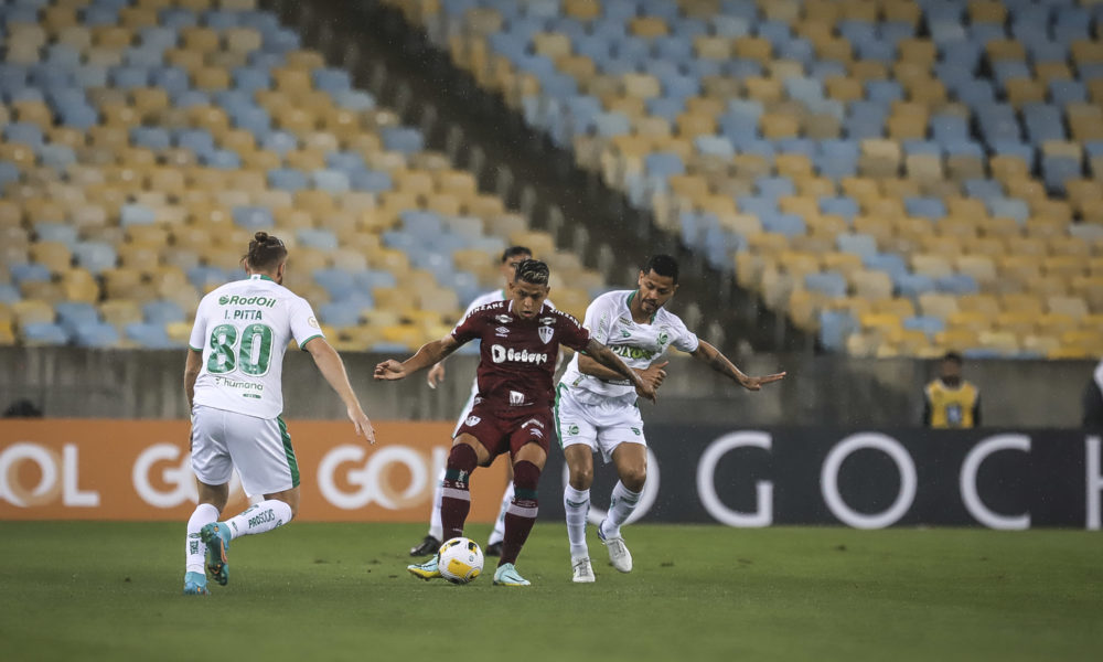 Passeio Fluminense Atropela Juventude No Maracan E Se Mant M Na Cola