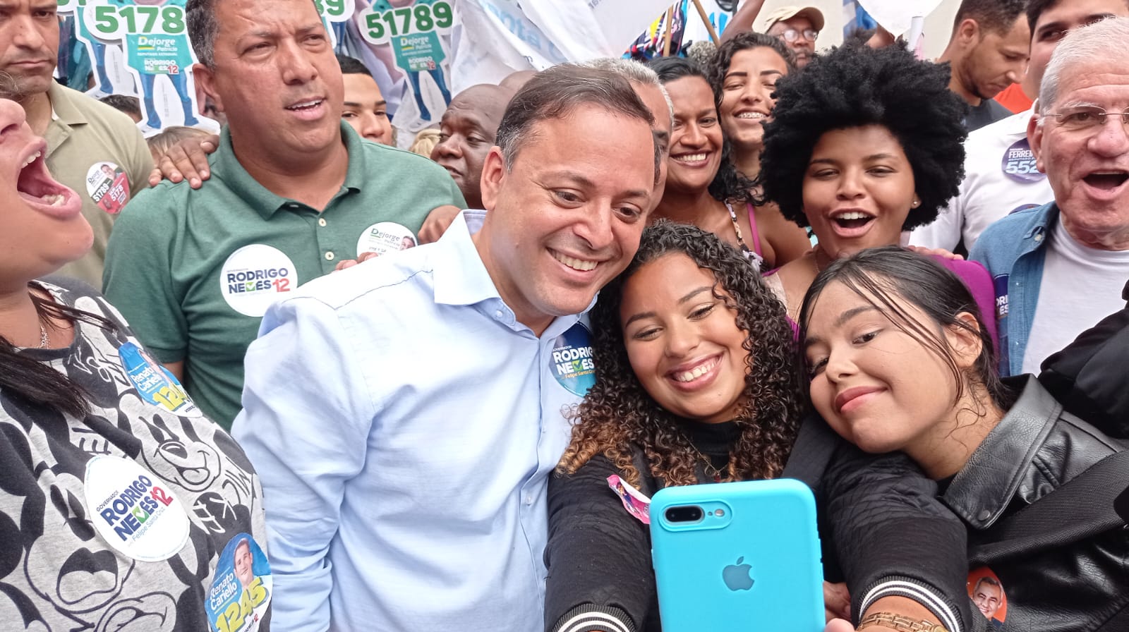 Rodrigo Neves faz caminhada no calçadão de Alcântara