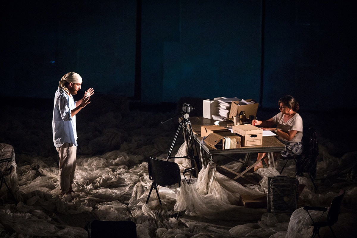 Texto inédito e premiado 'Do Outro Lado do Mar' estreia no Teatro Poeirinha