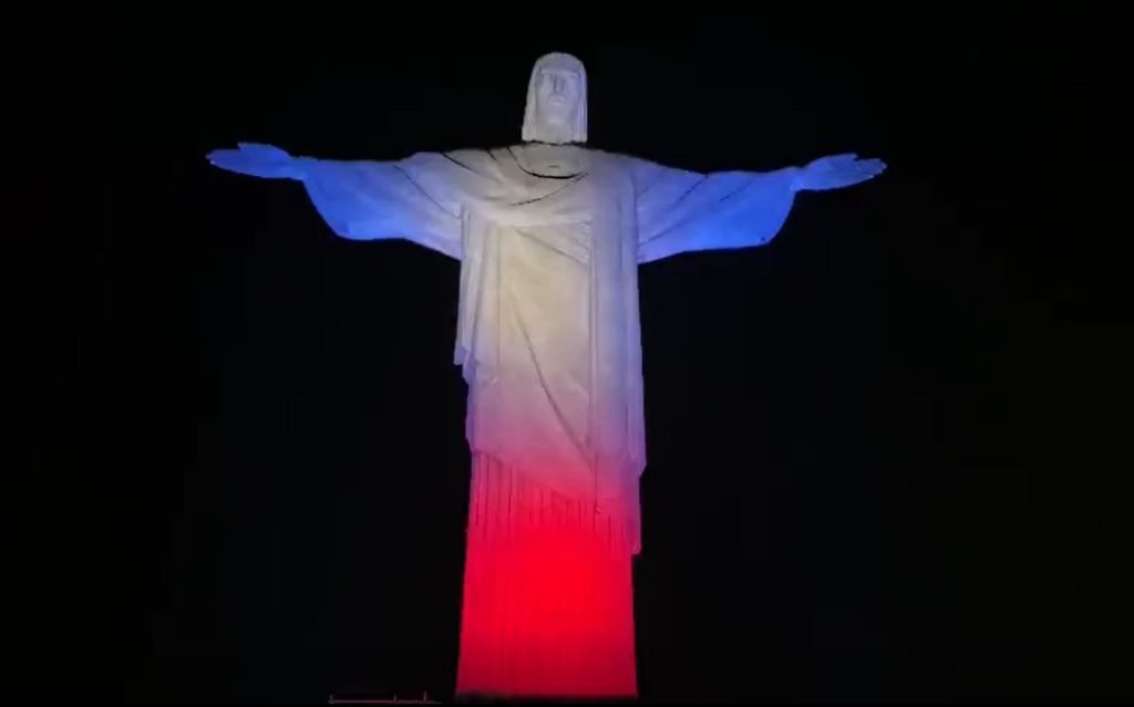 Cristo Redentor Fica Iluminado Em Homenagem Rainha Elizabeth Ii