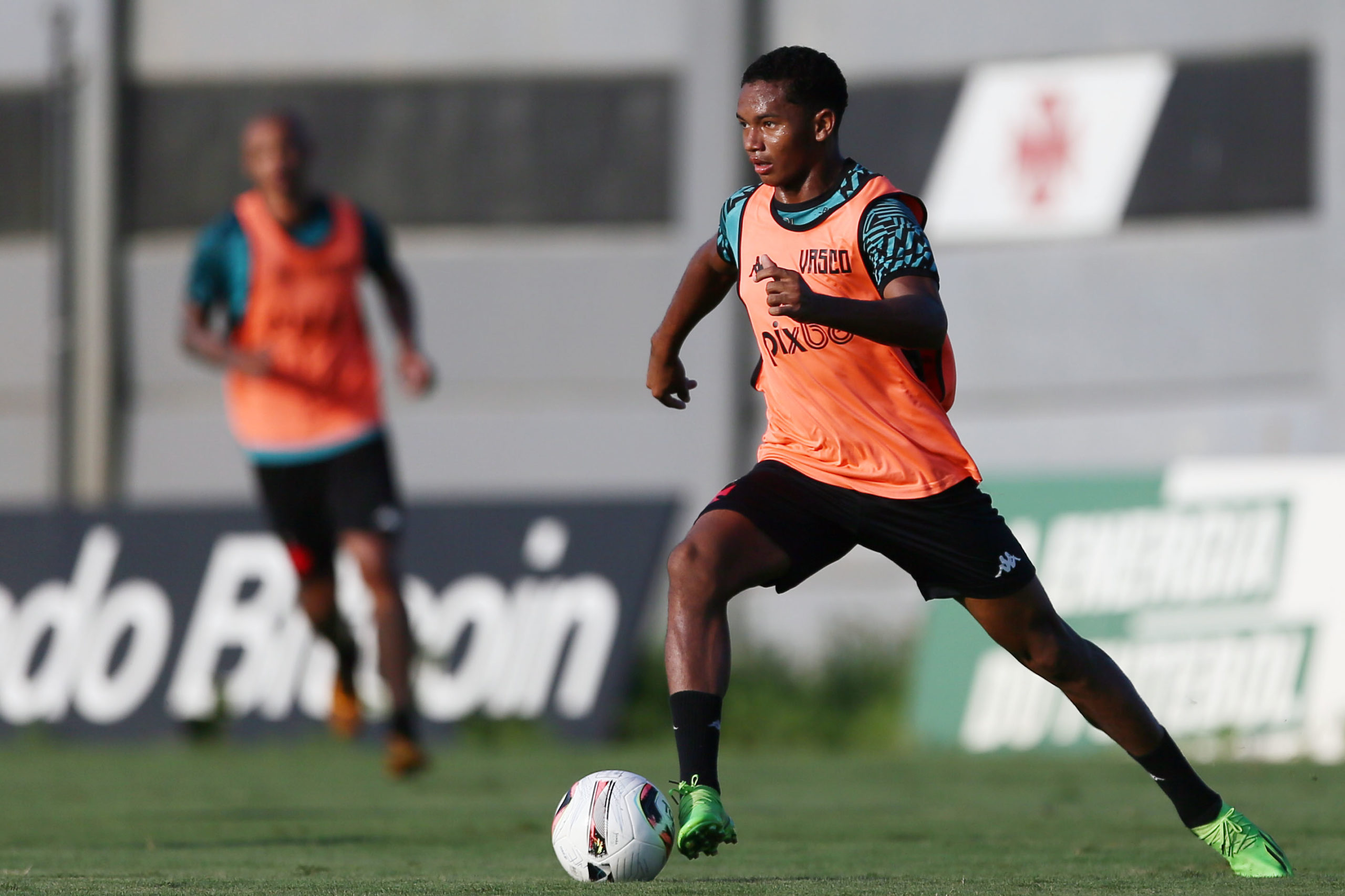 Eguinaldo no treino do Vasco no CT Moacyr Barbosa em 13 de outubro de 2022.