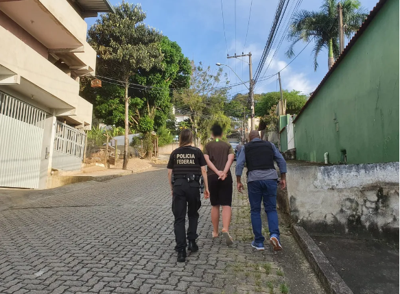 Adolescente é apreendido por vender pornografia infantil em Volta Redonda