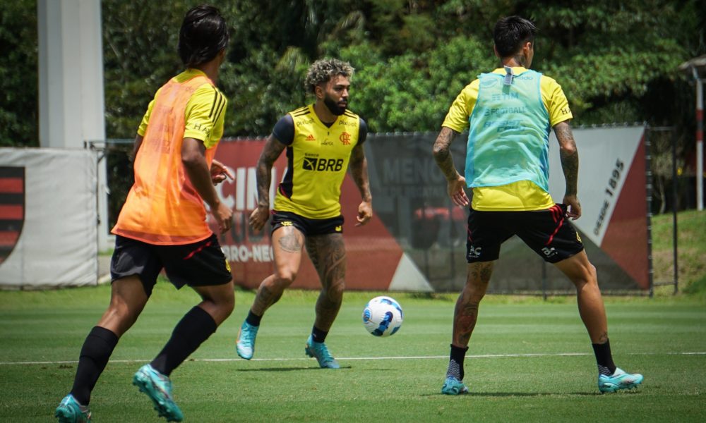 Em Dia De Brasileir O Titulares Do Flamengo Treinam No Ninho Do Urubu