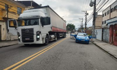 Roubo de carga na Rua Clarimundo de Melo