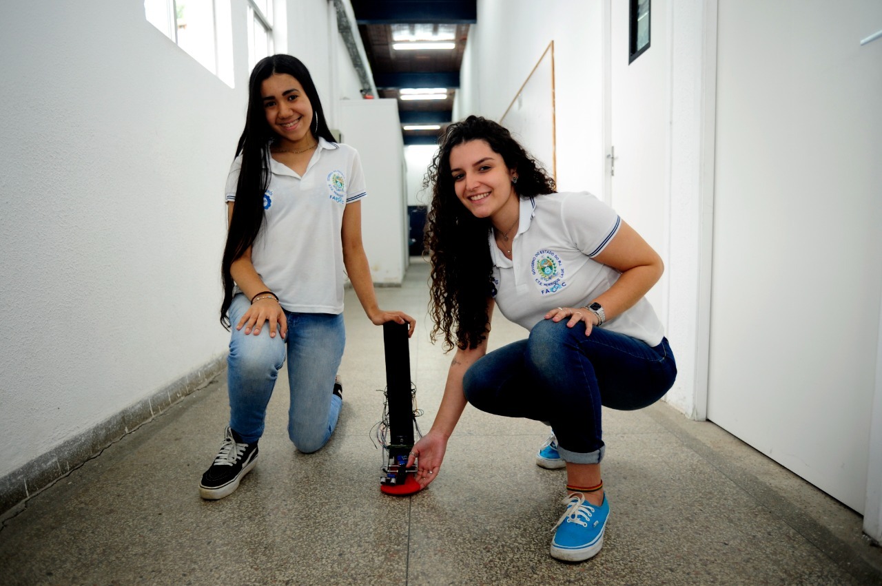 Com projeto solidário, alunas da Faetec estão classificadas na maior feira para jovens cientistas do Brasil