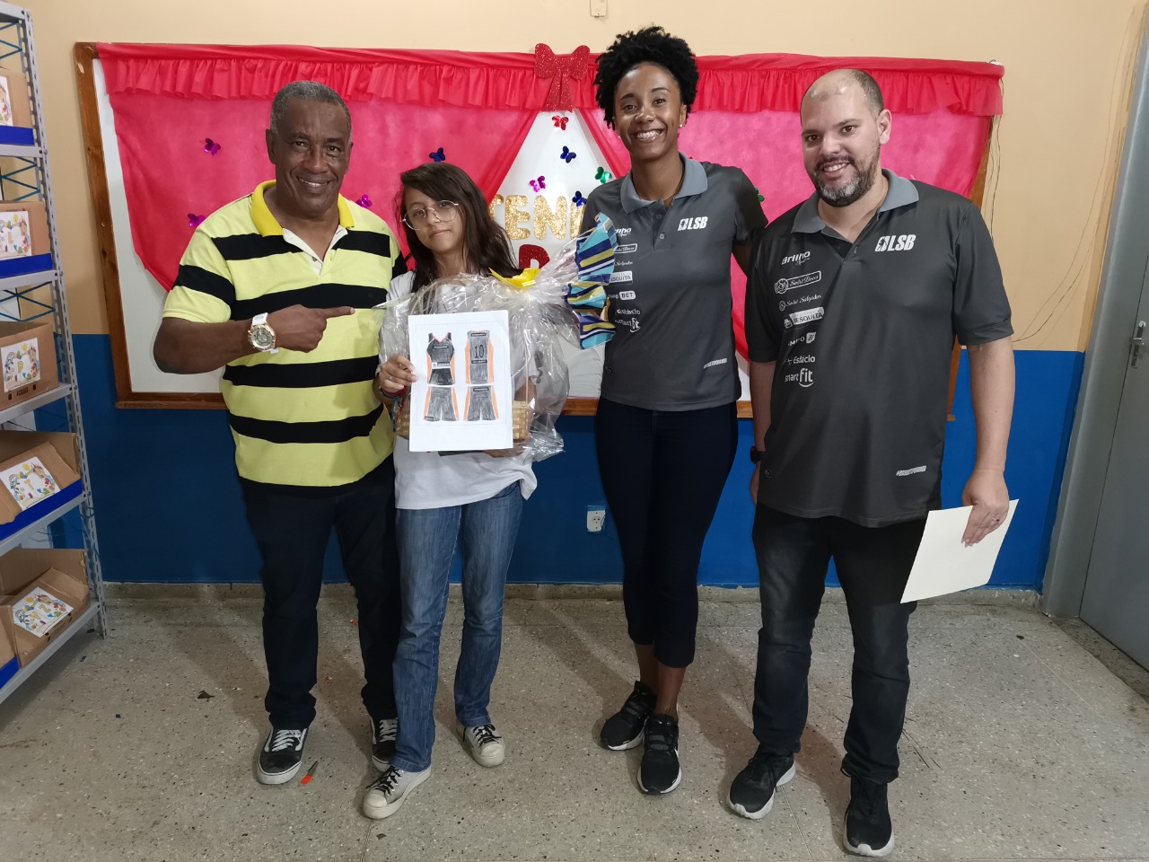 Liga Super Basketball entrega premiações do concurso de desenhos nas escolas vencedoras de Mesquita, na Baixada