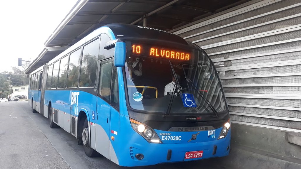 Ônibus articulado do BRT