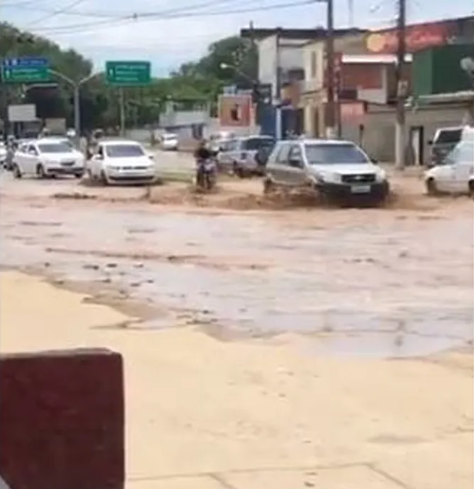 Adutora rompe em Nova Iguaçu e abastecimento de água na Baixada é afetado