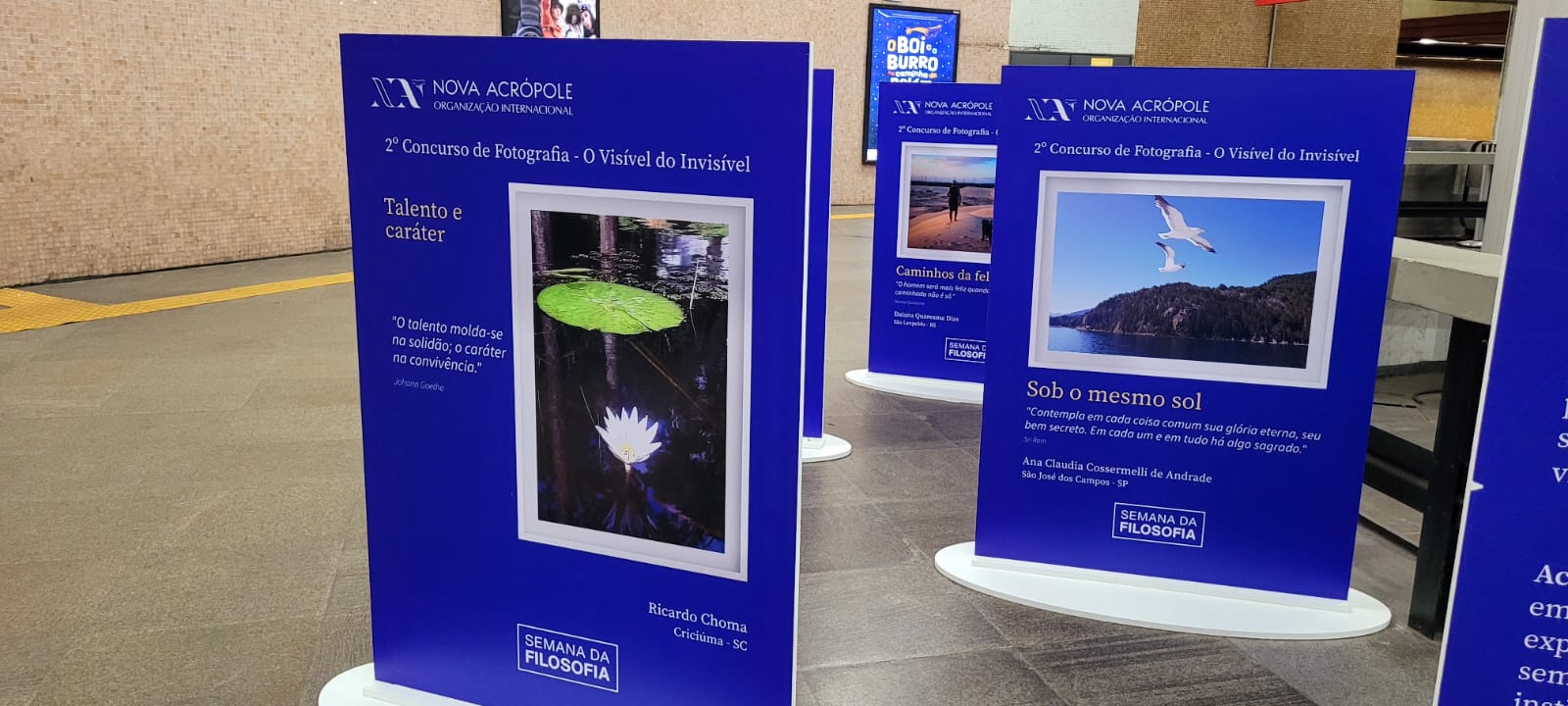 Estações do MetrôRio recebem exposição comemorativa ao Dia Mundial da Filosofia