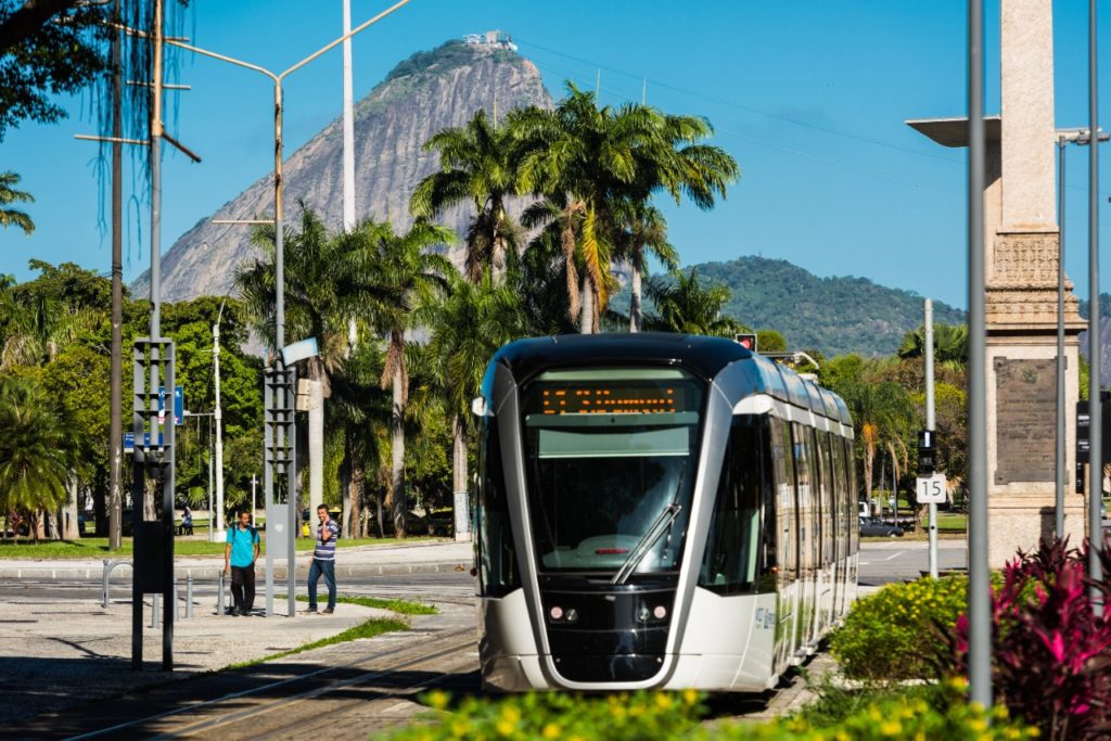 Assento prioritário é o item mais citado em levantamento sobre gentileza no VLT Carioca