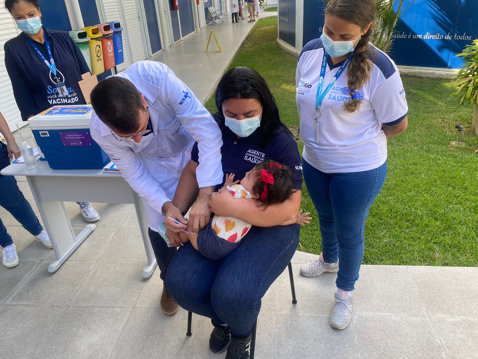 Ana Clara Fonseca com a filha Maria Luiza Araújo, 9 meses, que sofre de asma