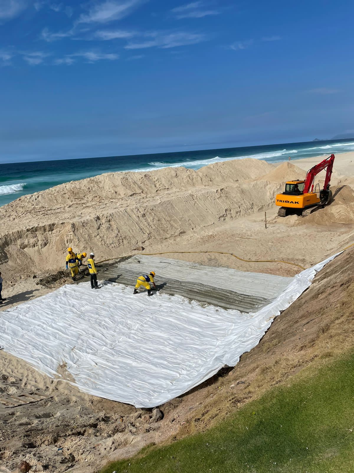 Obras de recuperação da orla da Barra seguem em andamento