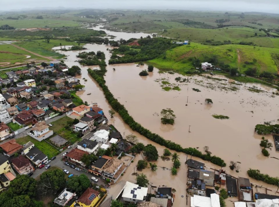 Alagamento em Carapebus após forte chuva