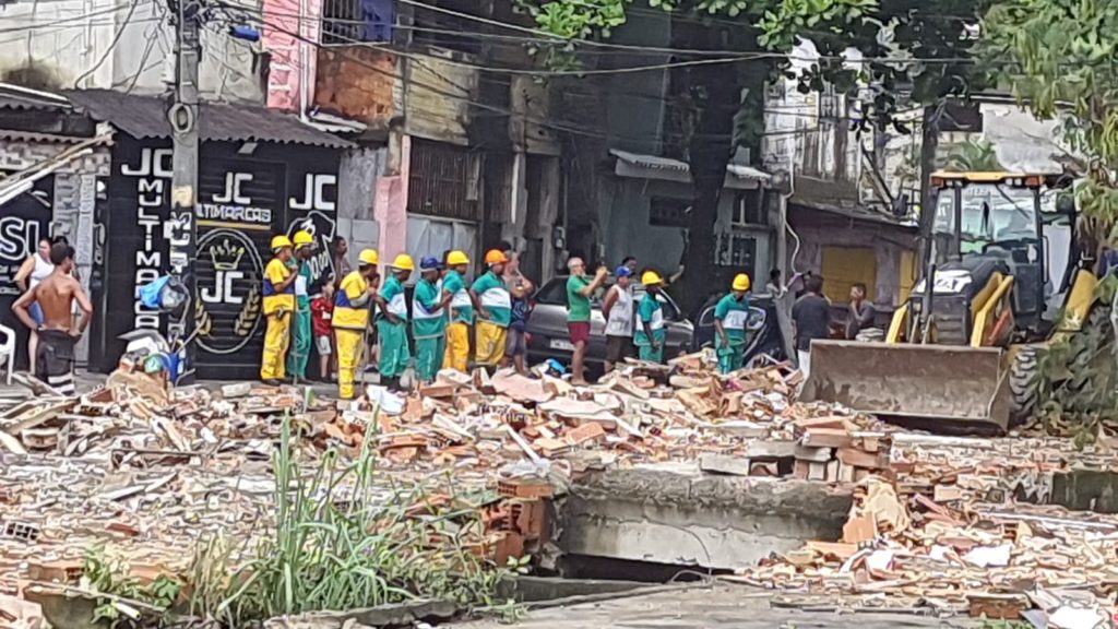 Operação contra construções irregulares na Zona Oeste do Rio