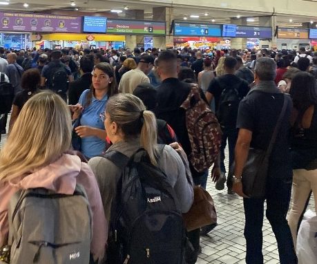 Manifestação interrompe circulação de trens na Central do Brasil