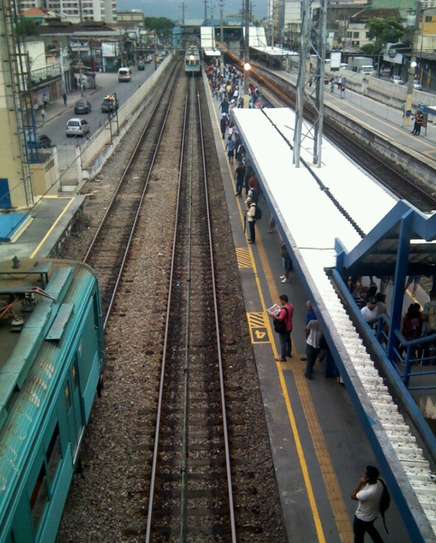 Passageiro de 67 anos tem morte súbita em estação de Madureira