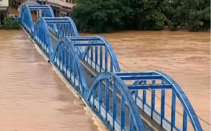 Interior do RJ sofre com fortes chuvas