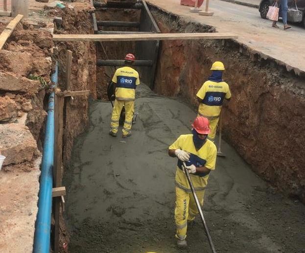 Prefeitura do Rio realiza obra de drenagem no entorno do Mercadão de Madureira