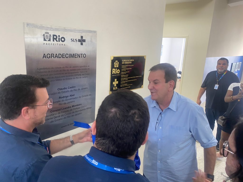 Prefeito do Rio, Eduardo Paes, durante a inauguração da Clínica da Família no Caju