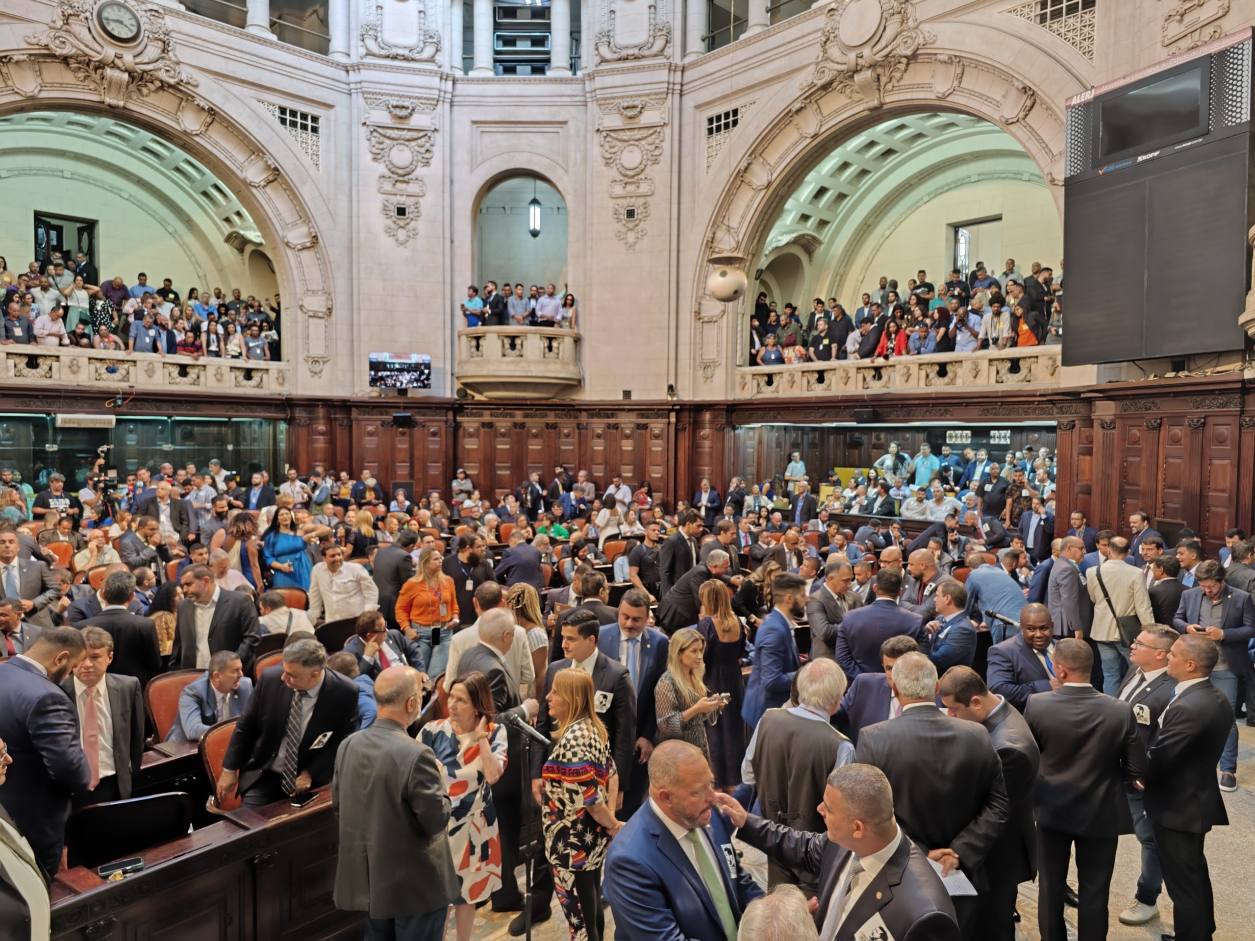 Votação para Mesa Diretora e presidência da Alerj é paralisada