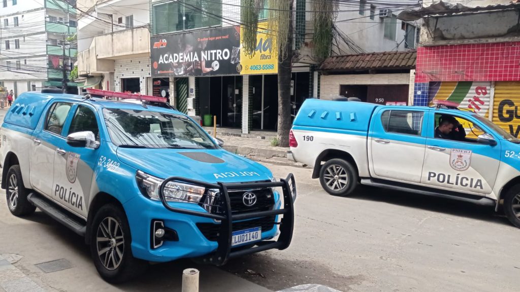 Polícia Militar faz operação no Anil após onda de violência assustar os moradores da região