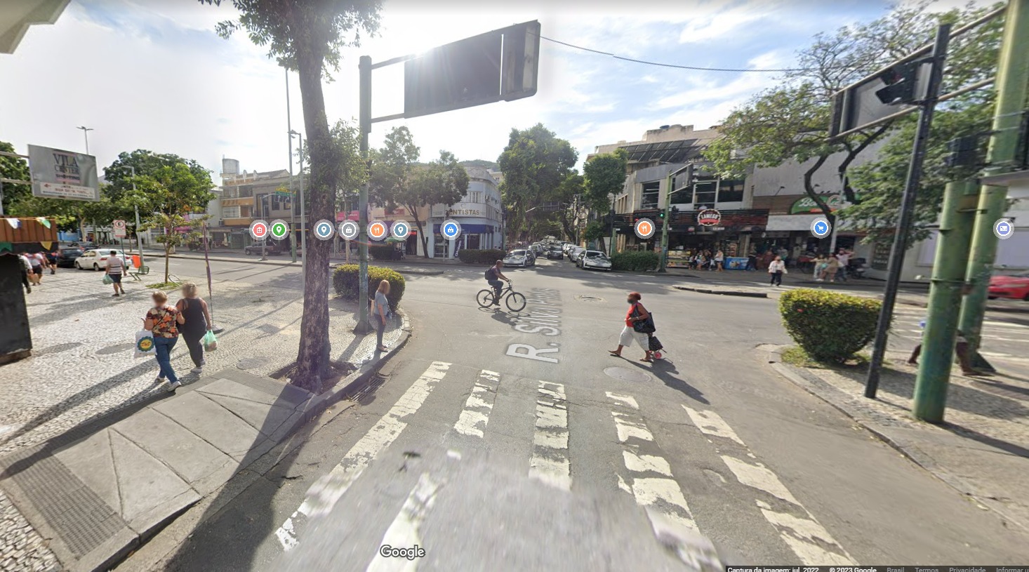 Acidente entre caminhão, moto e carro deixa ferido em Vila Isabel (Foto: Reprodução/ Google Maps)