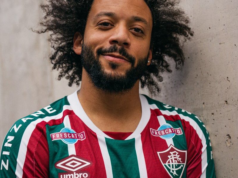 Marcelo do Fluminense se irrita ao ser filmado por fã e responde