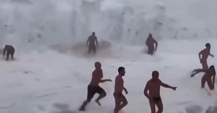 Ciclone bomba atinge praia de Niterói