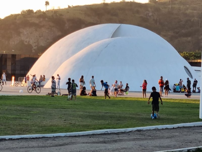 Caminho Niemeyer é uma ótima opção de lazer para curtir o feriado em Niterói (Foto: Divulgação)