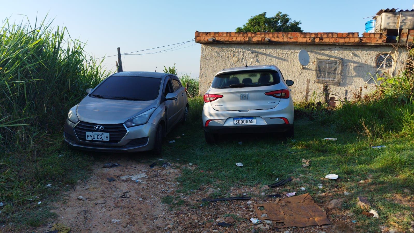 Polícia encontra depósito de carros roubados nos fundos de creche municipal em Caxias