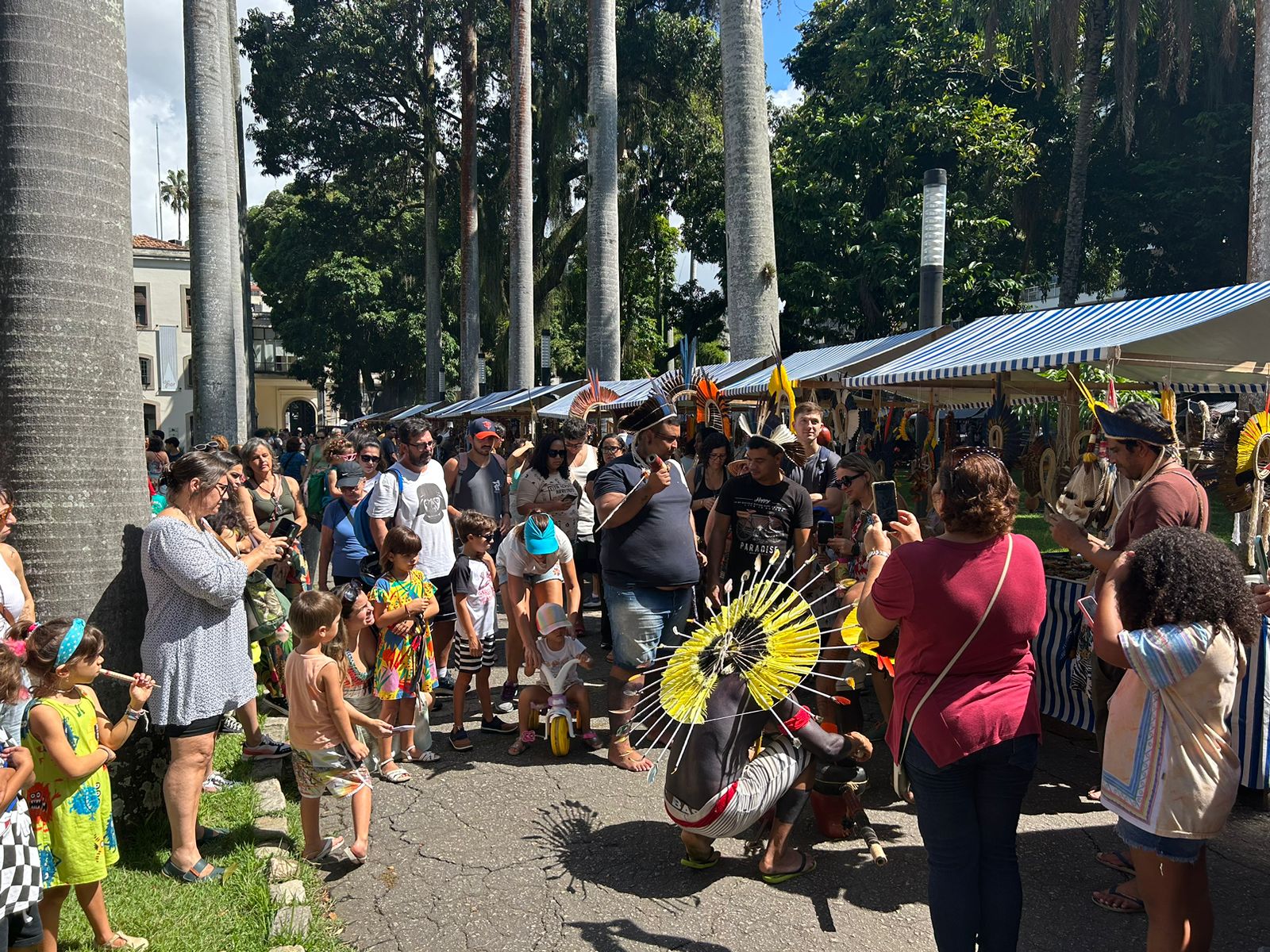 Feira de Artesanato Indígena ocupa jardins do Museu da República na